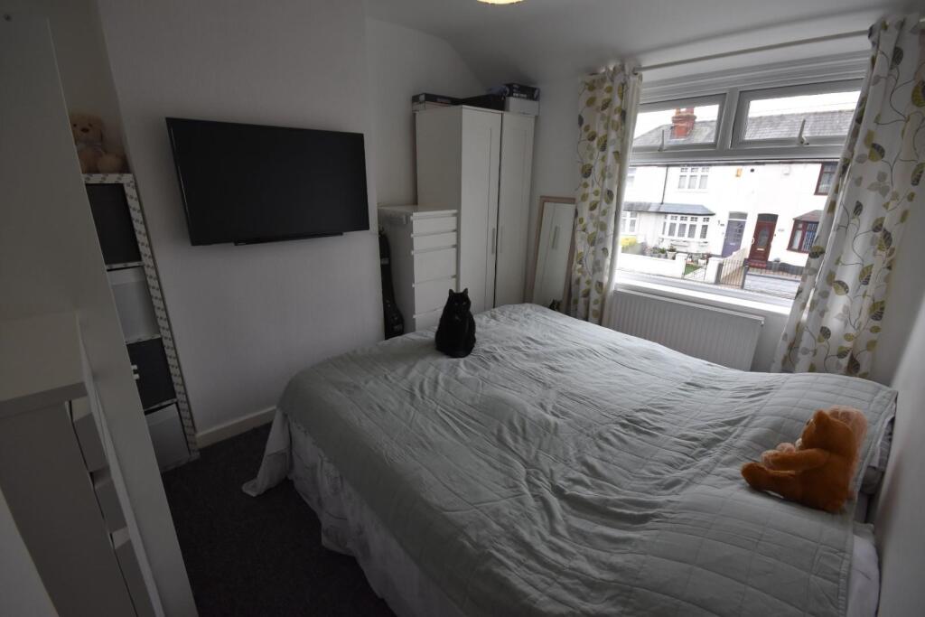 MAIN BEDROOM