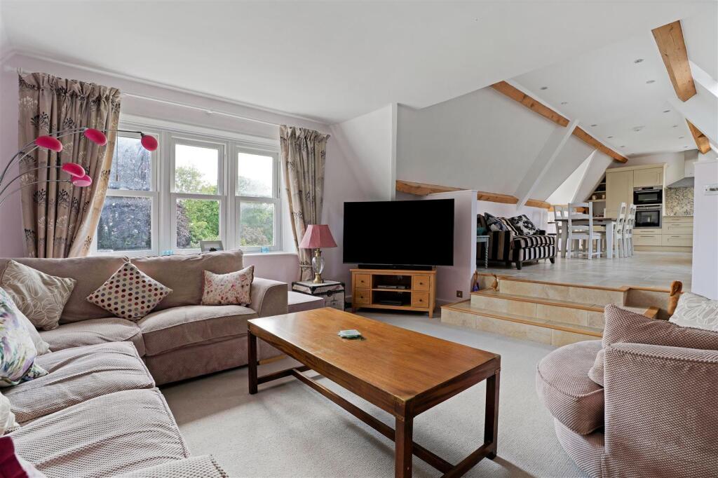 Flat 5 - Sitting Area 3