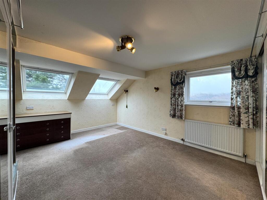 BEDROOM 1.JPG