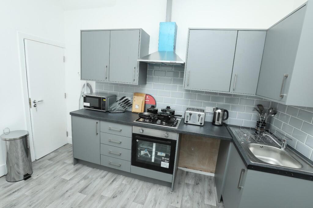 56 Wellesley Kitchen #2.jpg