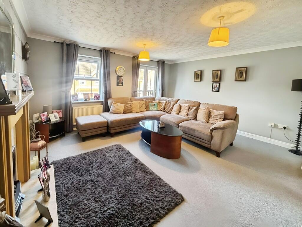 37955391-WhatsApp...