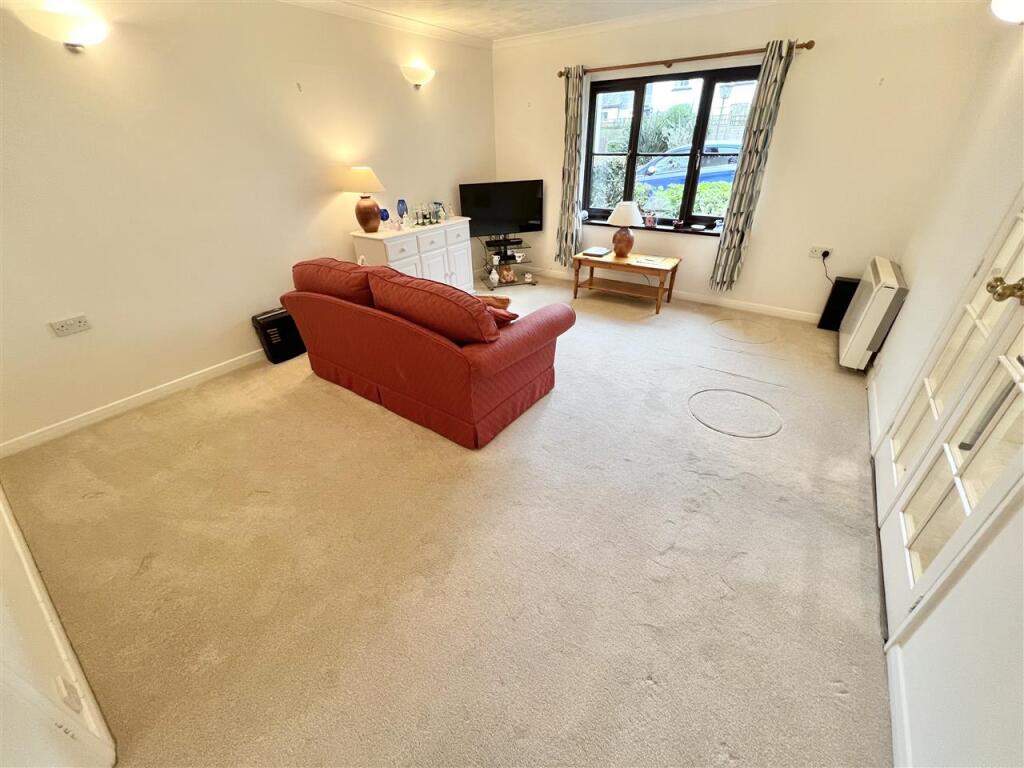 Lounge/ Dining Room