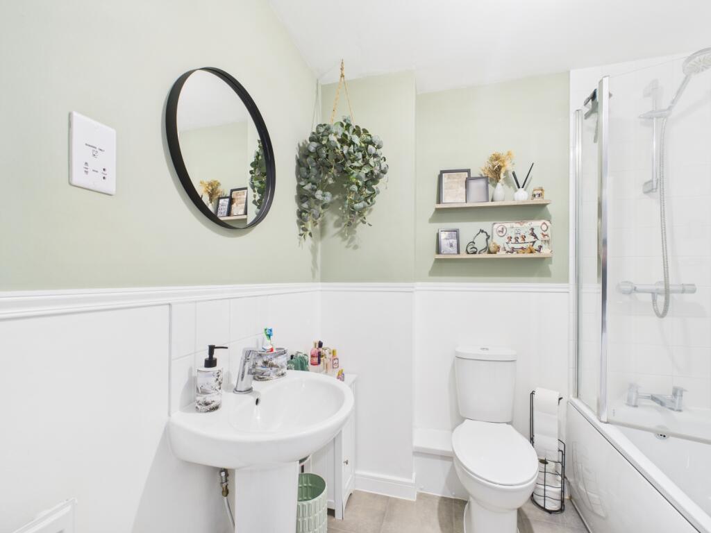 CAM03293G0-PR0247-STILL021