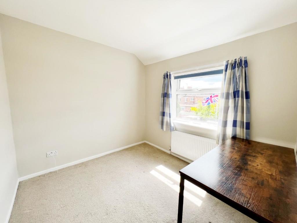 Bedroom 2 pic 1.jpg