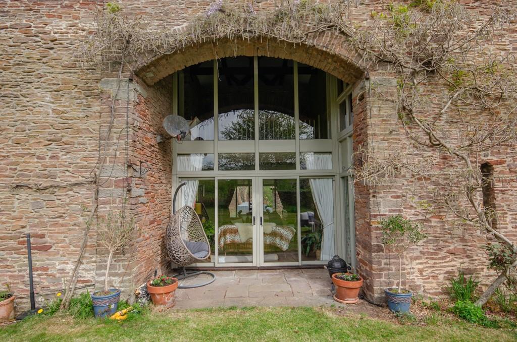 Feature archway.jpg