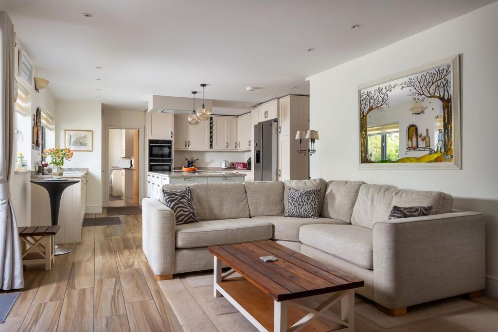 43 - The Bee Garden - GL7 5JF - Web.jpg