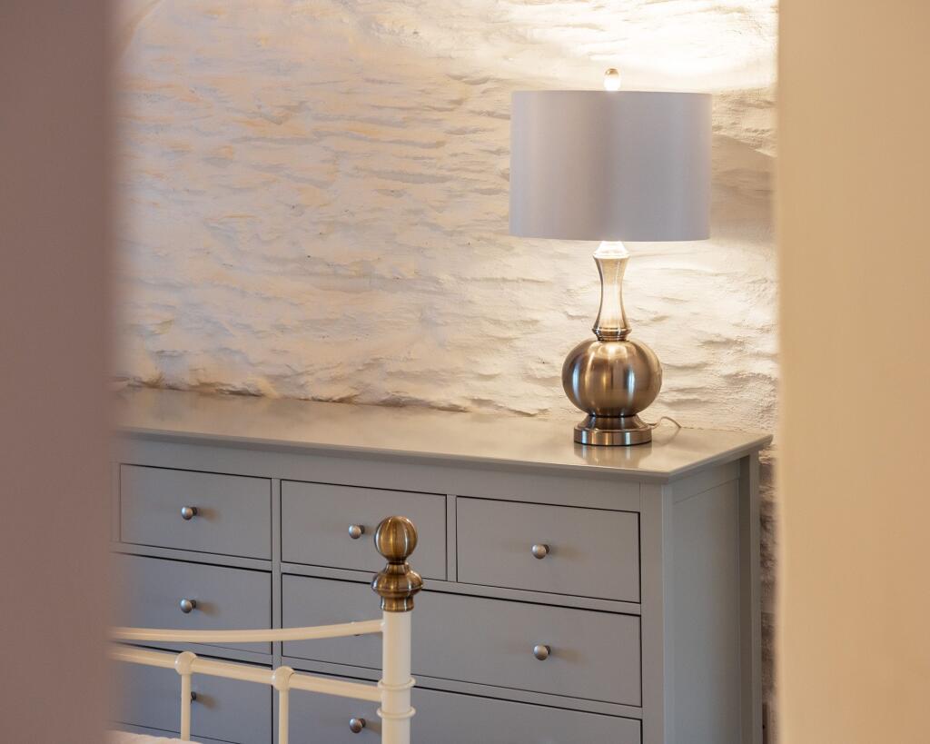 The Old Dairy, Stoke Fleming, Bedroom 1