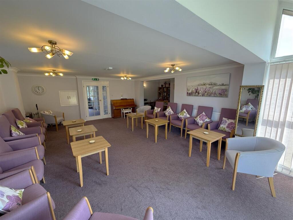 Residents Lounge B.JPG