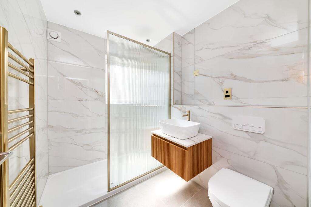 BEDROOM ONE ENSUITE