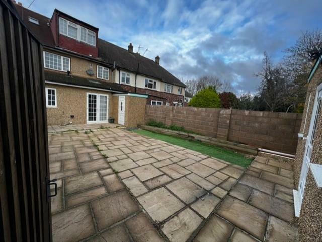 Chestnut garden pebble dashed2.jpg