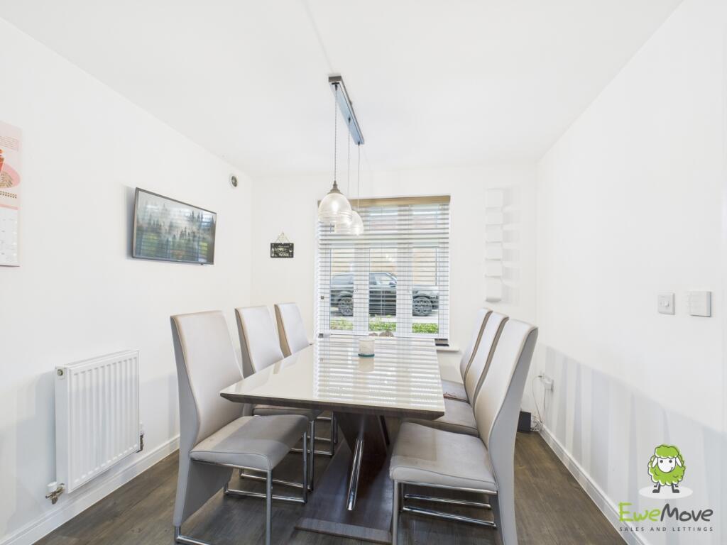 EweMove Estate Agents Basingstoke - Longwood Copse