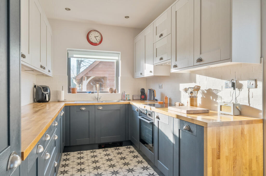 1396317-10-695d2d...