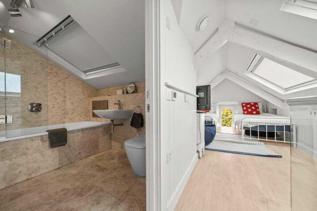 Top Floor Bed / Bath