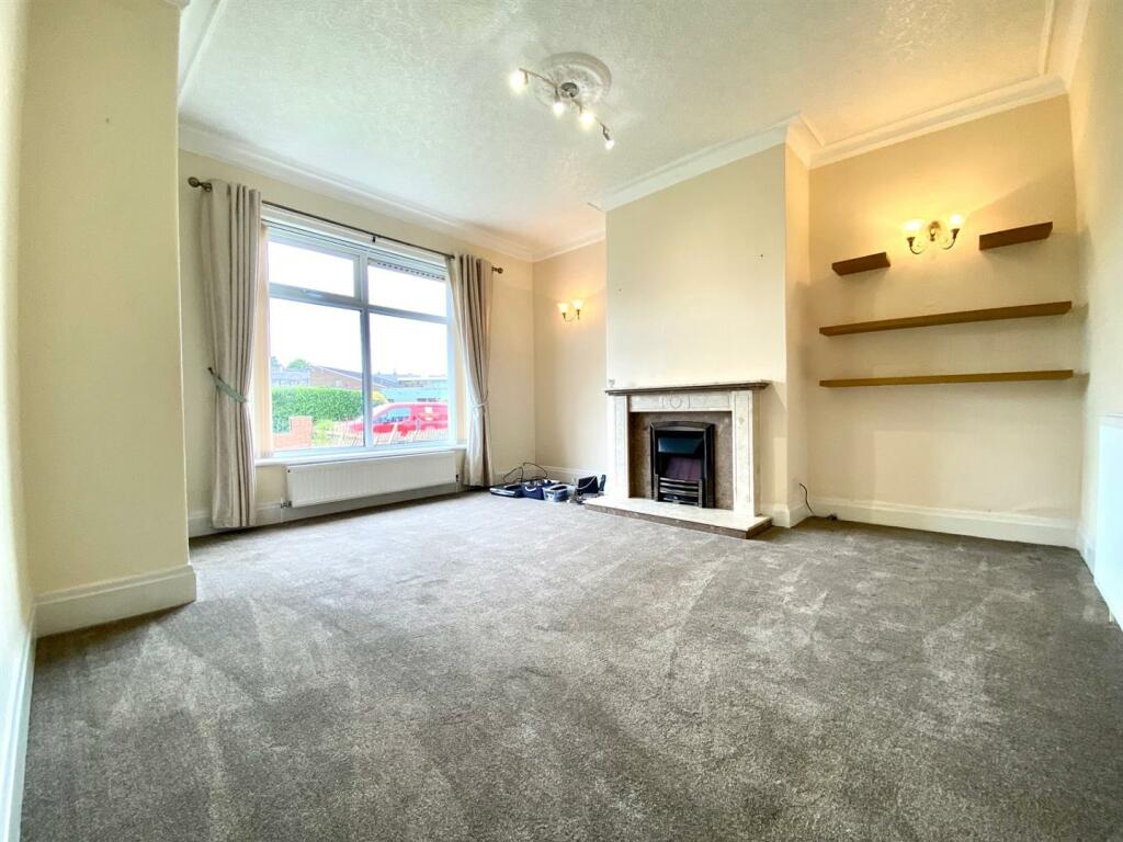 lounge 1.jpg