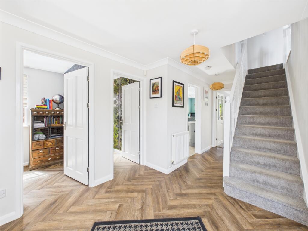 CAM04922G0-PR0028-STILL008