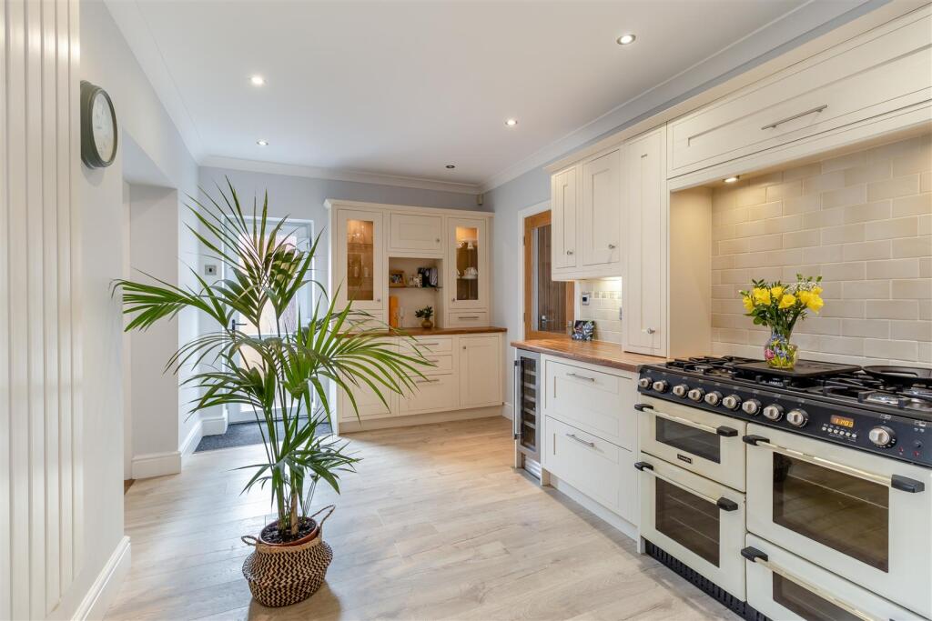 8640908-interior03.jpg