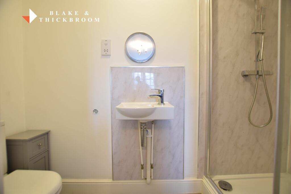 EN SUITE SHOWER ROOM