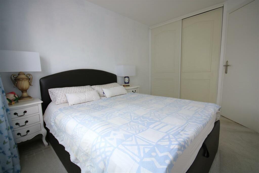 bed1..JPG