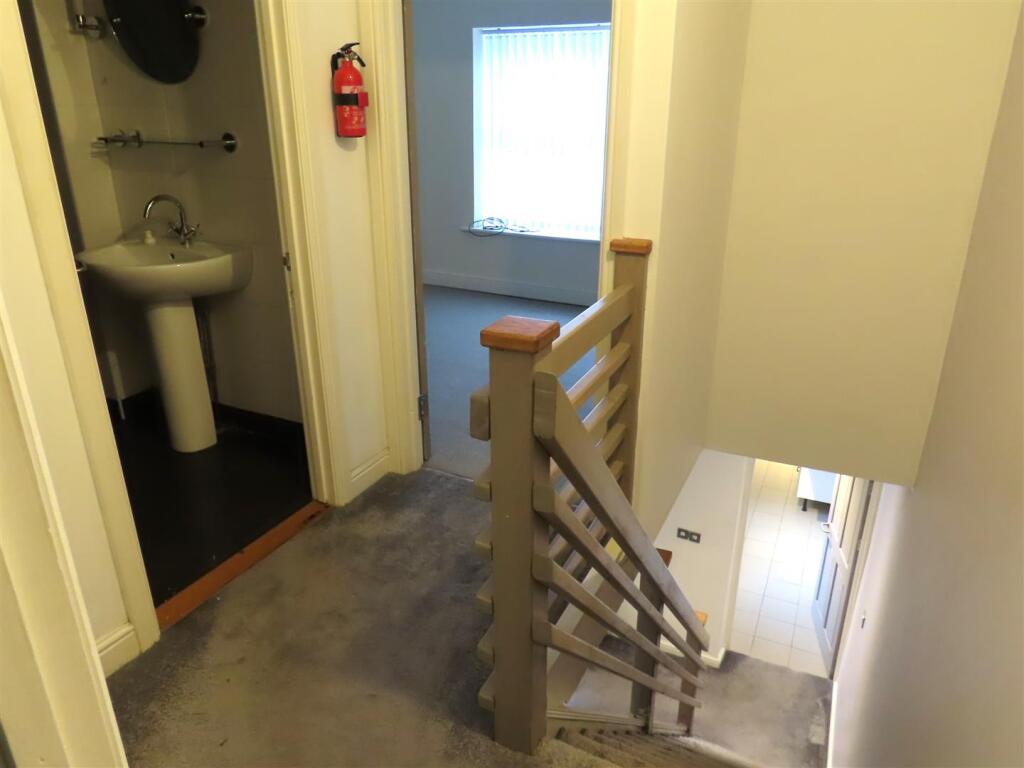 FIRST FLOOR LANDING