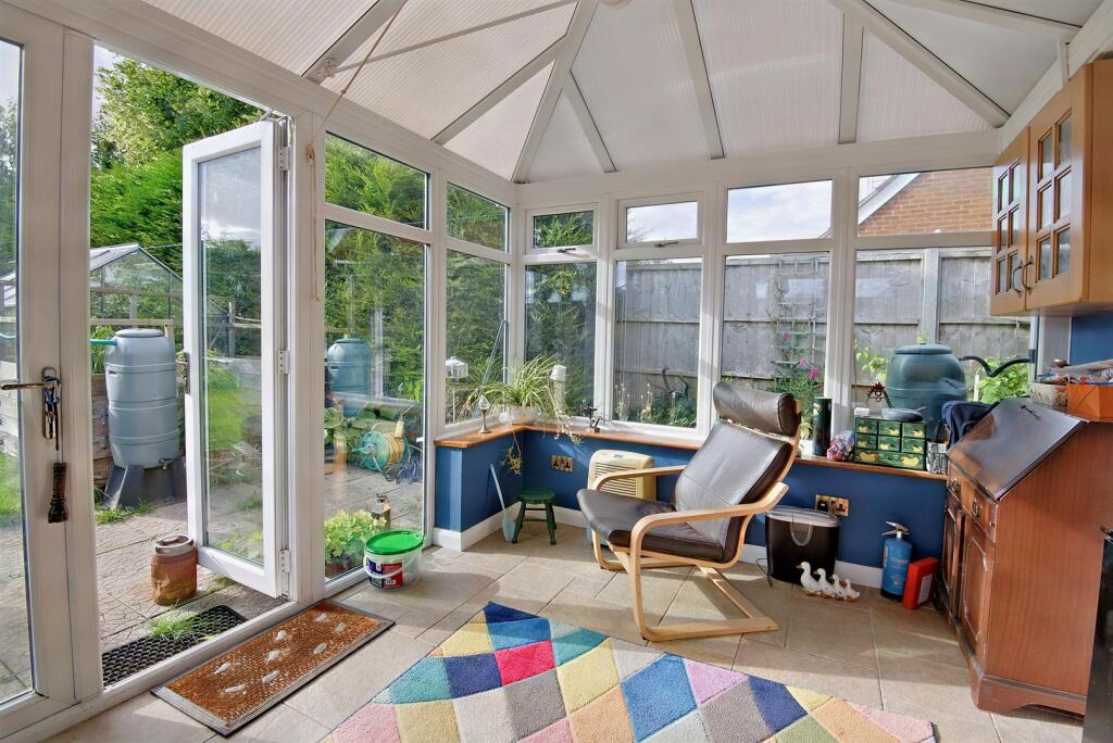 8565392-interior20-800.JPG