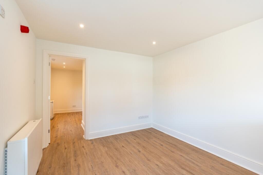 10516_10702116_IMG_07_0000