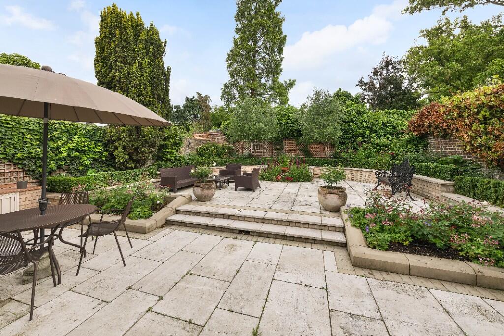 Ilchester Place, London, W14