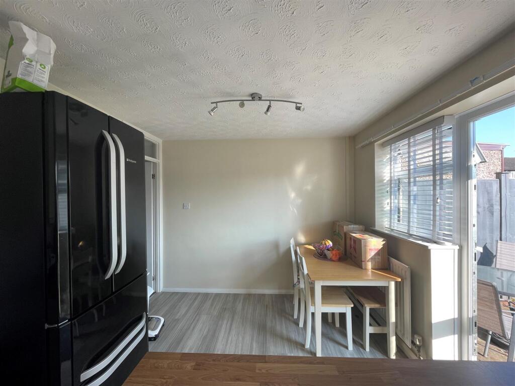 1 Madden Place - Kitchen Diner.jpg