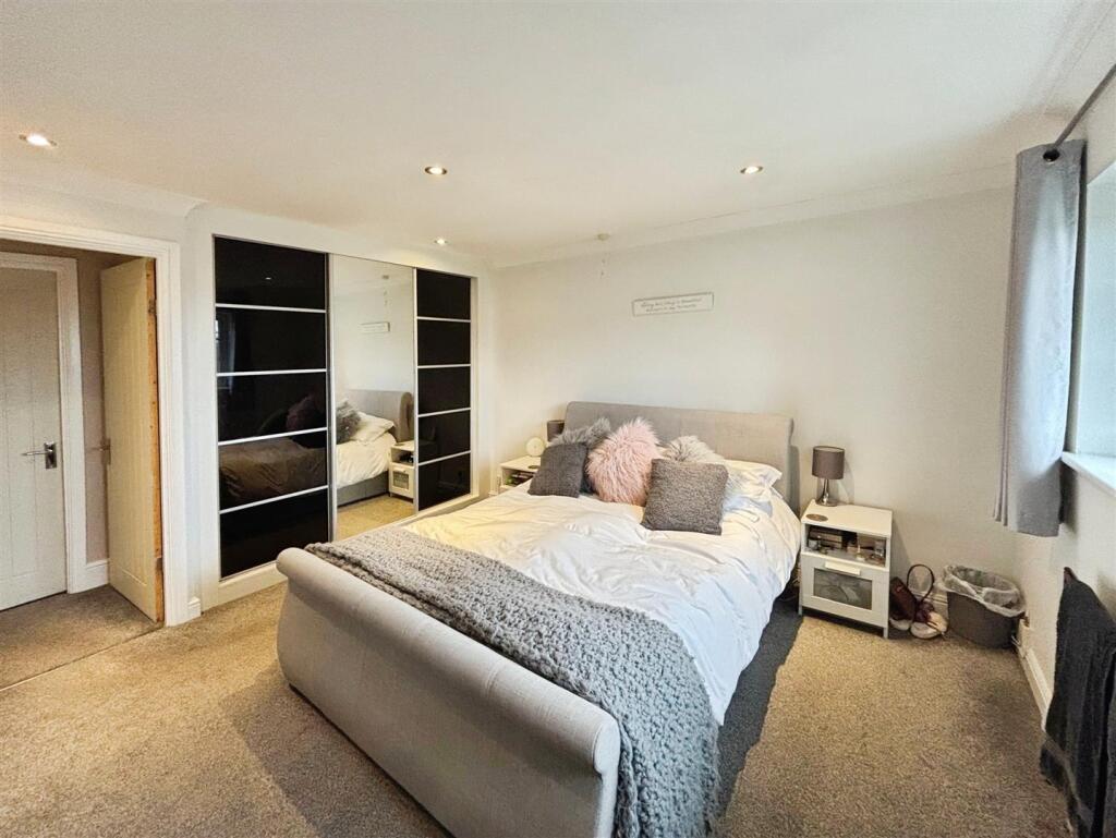 c80c0dc6-Photo 201-8-26 2C 2012 2009 2059.jpg