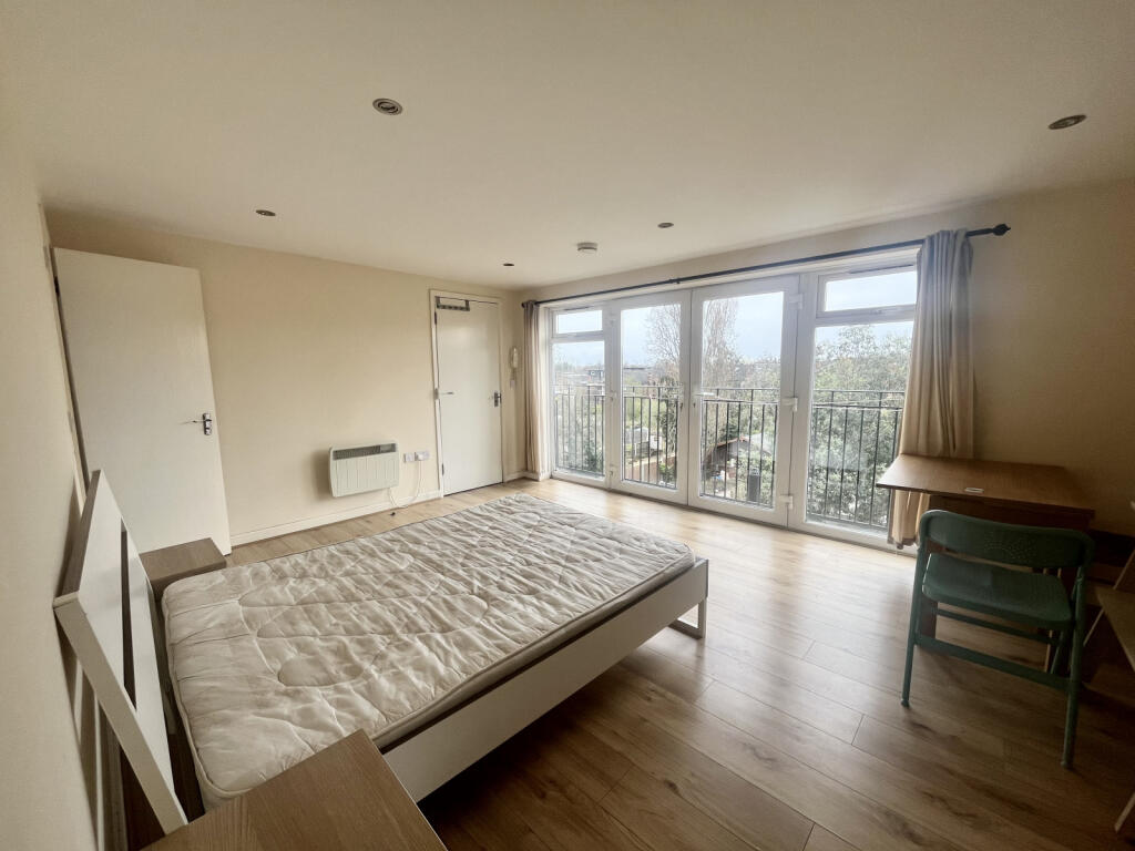 Reception/Sleeping Area