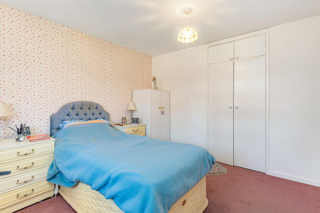 Bedroom 1 - Angle...