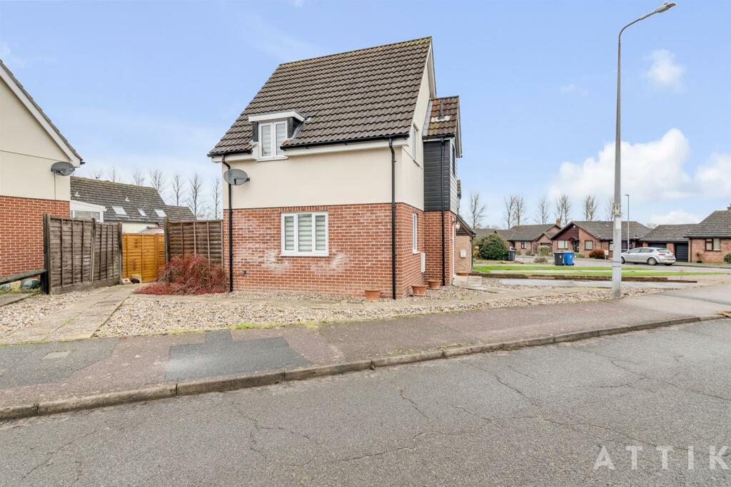 102 Dukes Drive Halesworth IP19 8DR (19).jpg