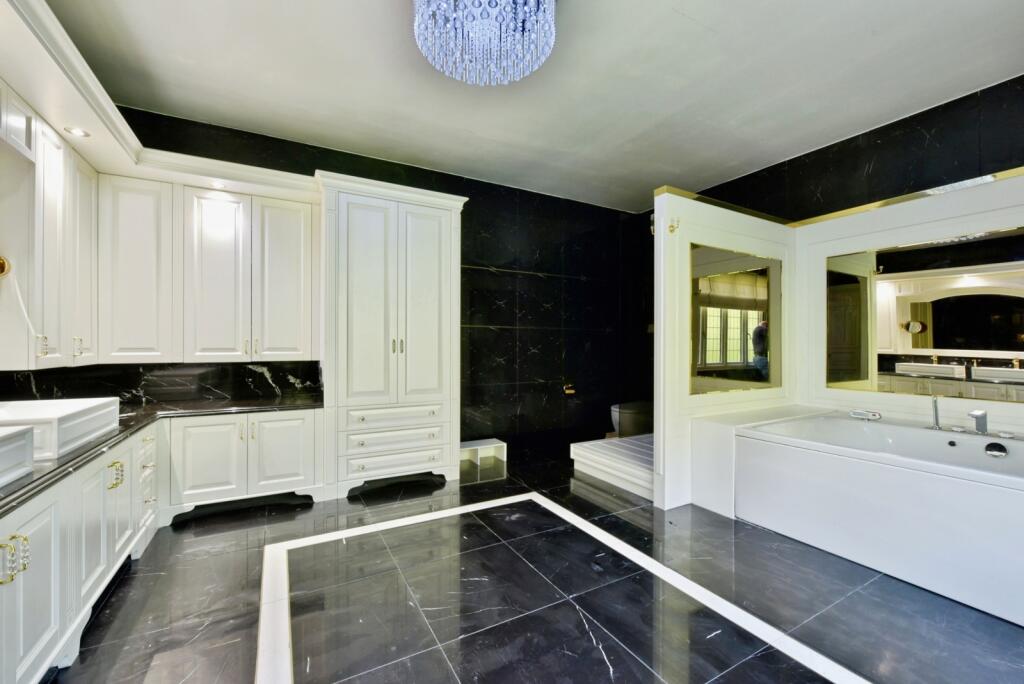 En-Suite Bathroom