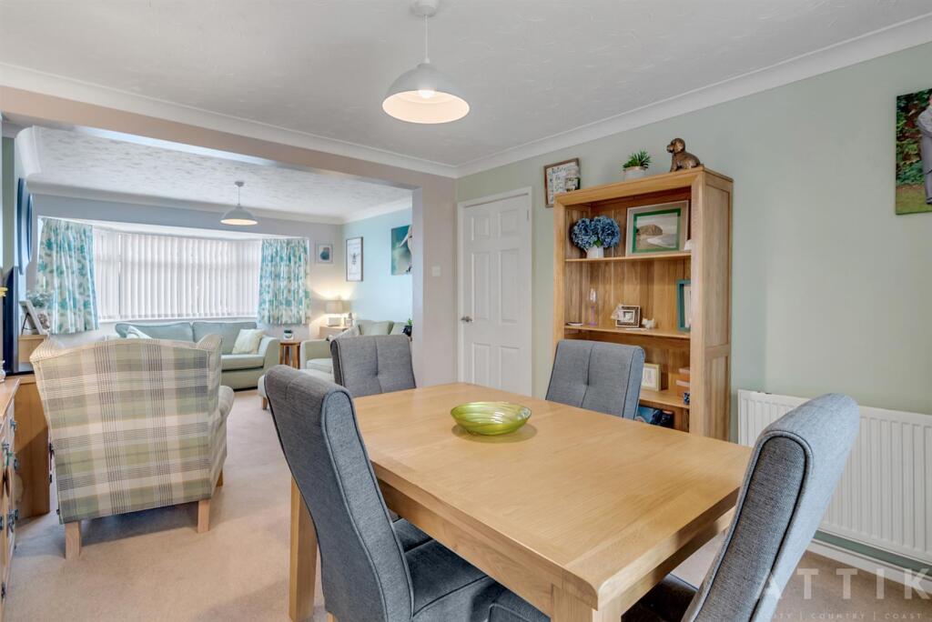 9 Bedingfield Crescent Halesworth IP19 8DZ (13).jp