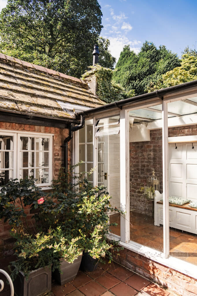 306821 - North Lodge Wirral 0.jpg