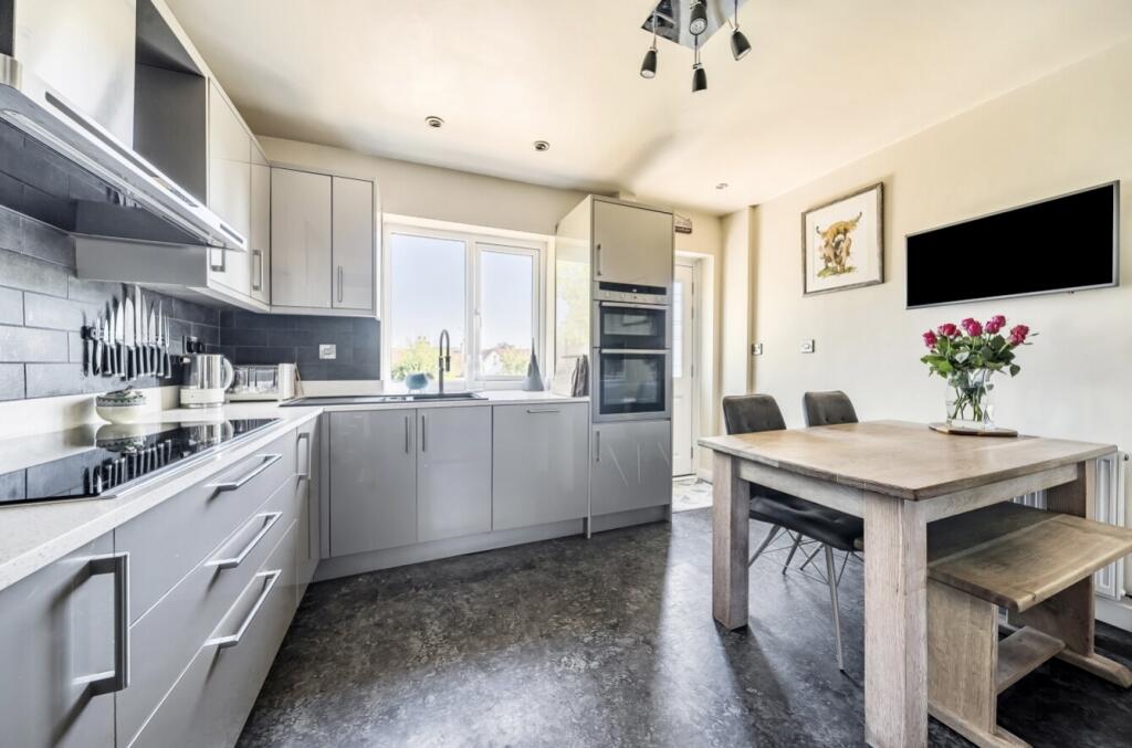 Contemporary Breakfast Kitchen