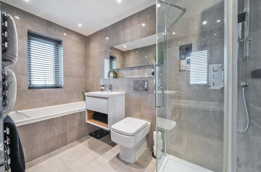 1303505-15-683ee6...