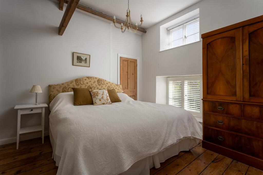 35 - Kates Cottage - GL54 3HE - Web.jpg