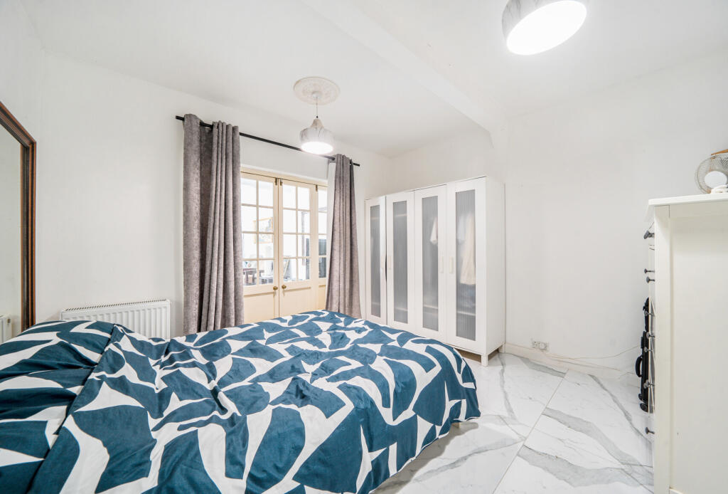 1285301-5-686e75b...