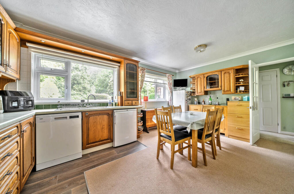 1303915-3-6841a16...