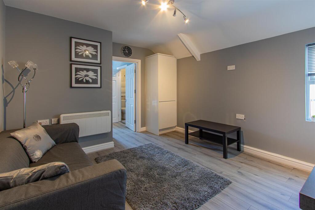 Ninian Road 13, 6-6.jpg