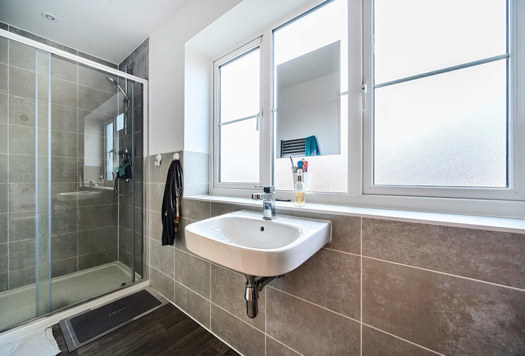 1365395-16-68e8d9...