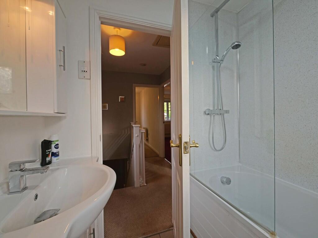 39 MOATHOUSE WAY ...