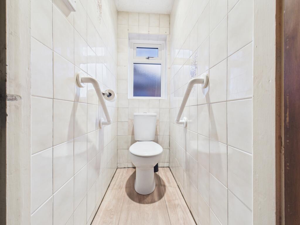 CAM03729G0-PR0204-STILL009