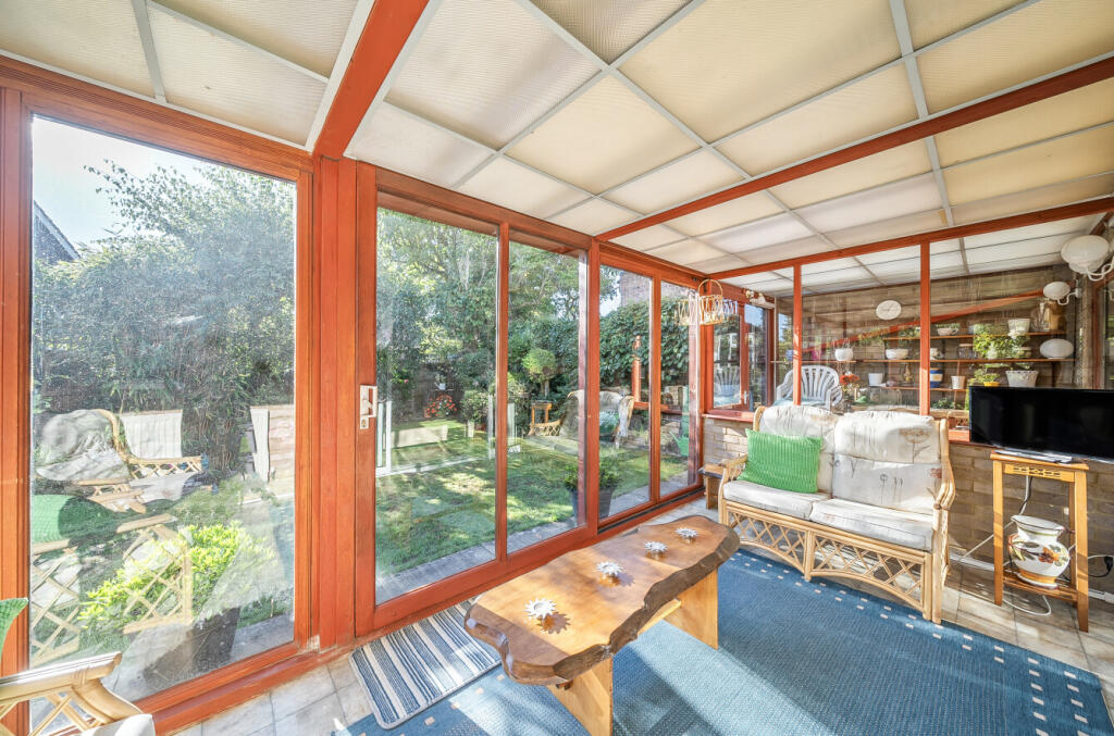 1348387-4-68bb103...