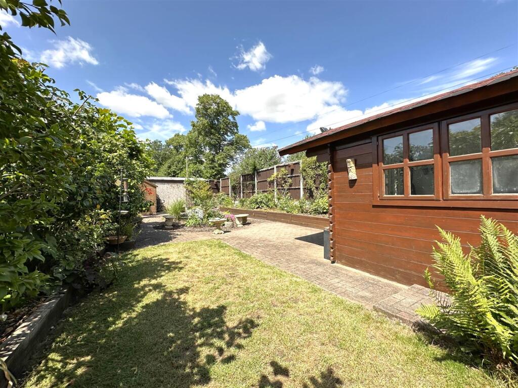 Delightfully Established Garden 915