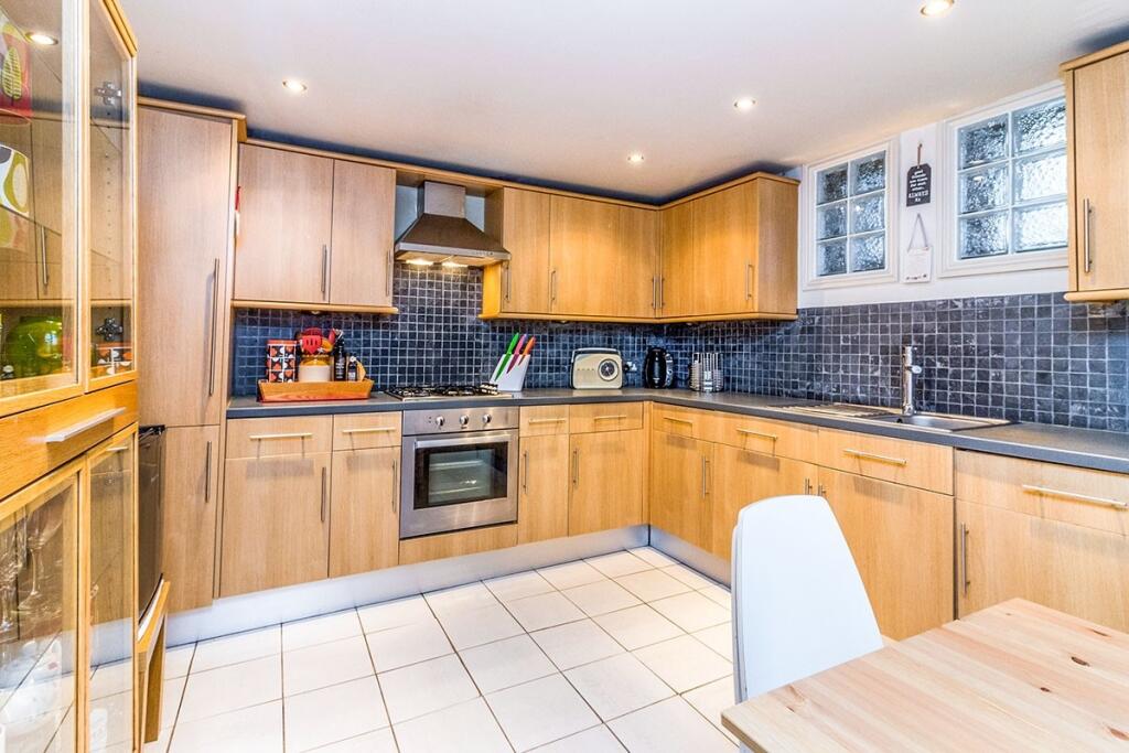 Kitchen / Dining Roo