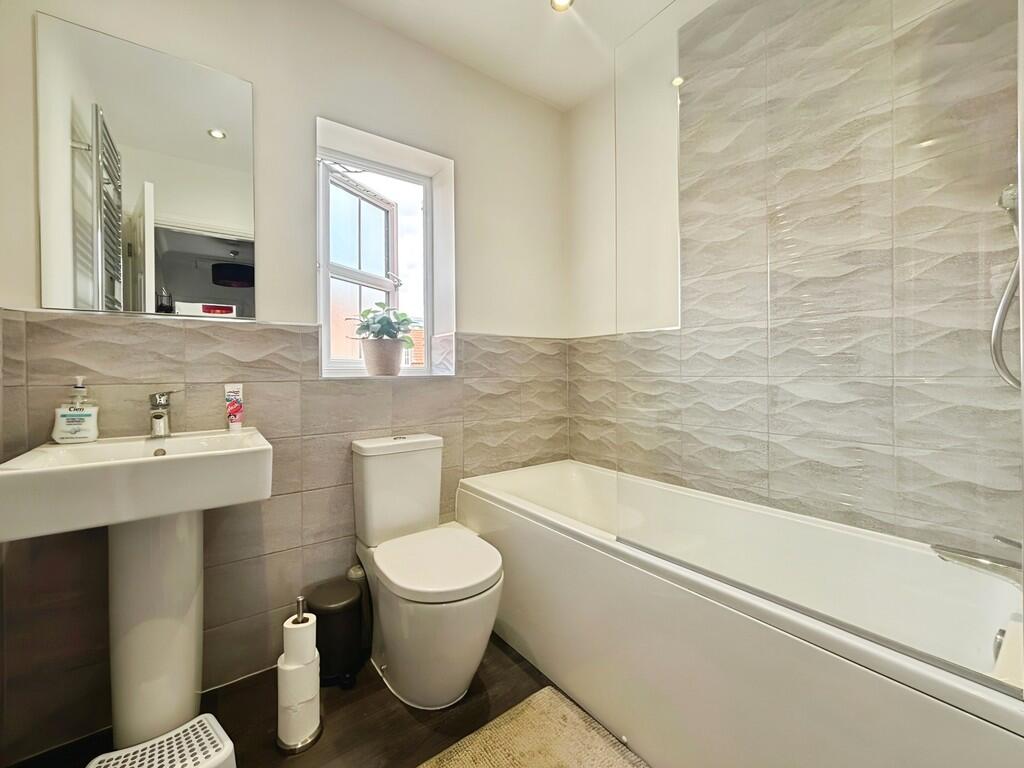 aa5075c7-WhatsApp...