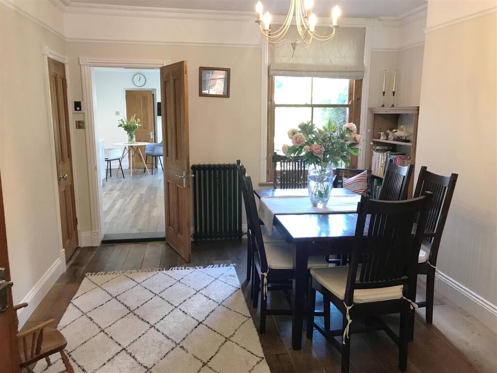 Dining - Kitch 1.JPG