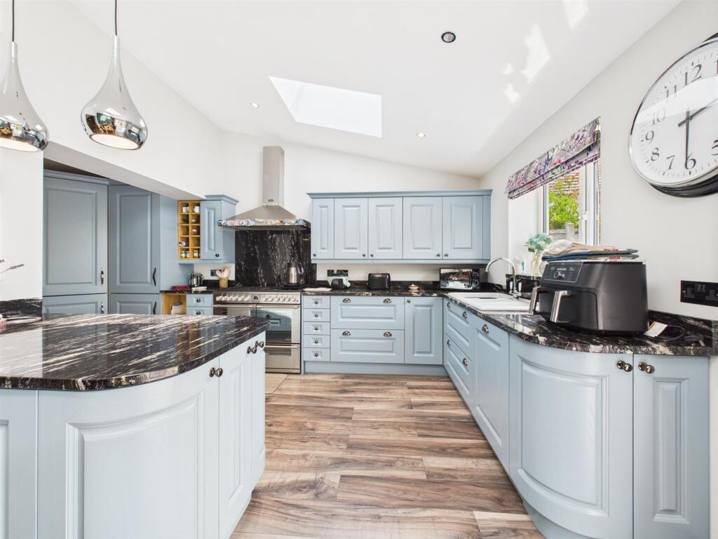 Kitchen: