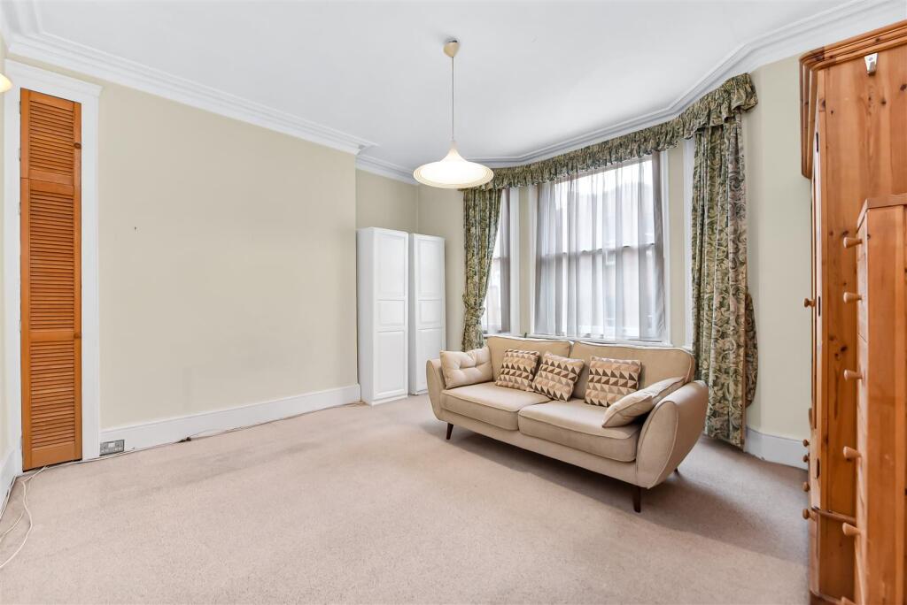 Master Bedroom-1.jpg